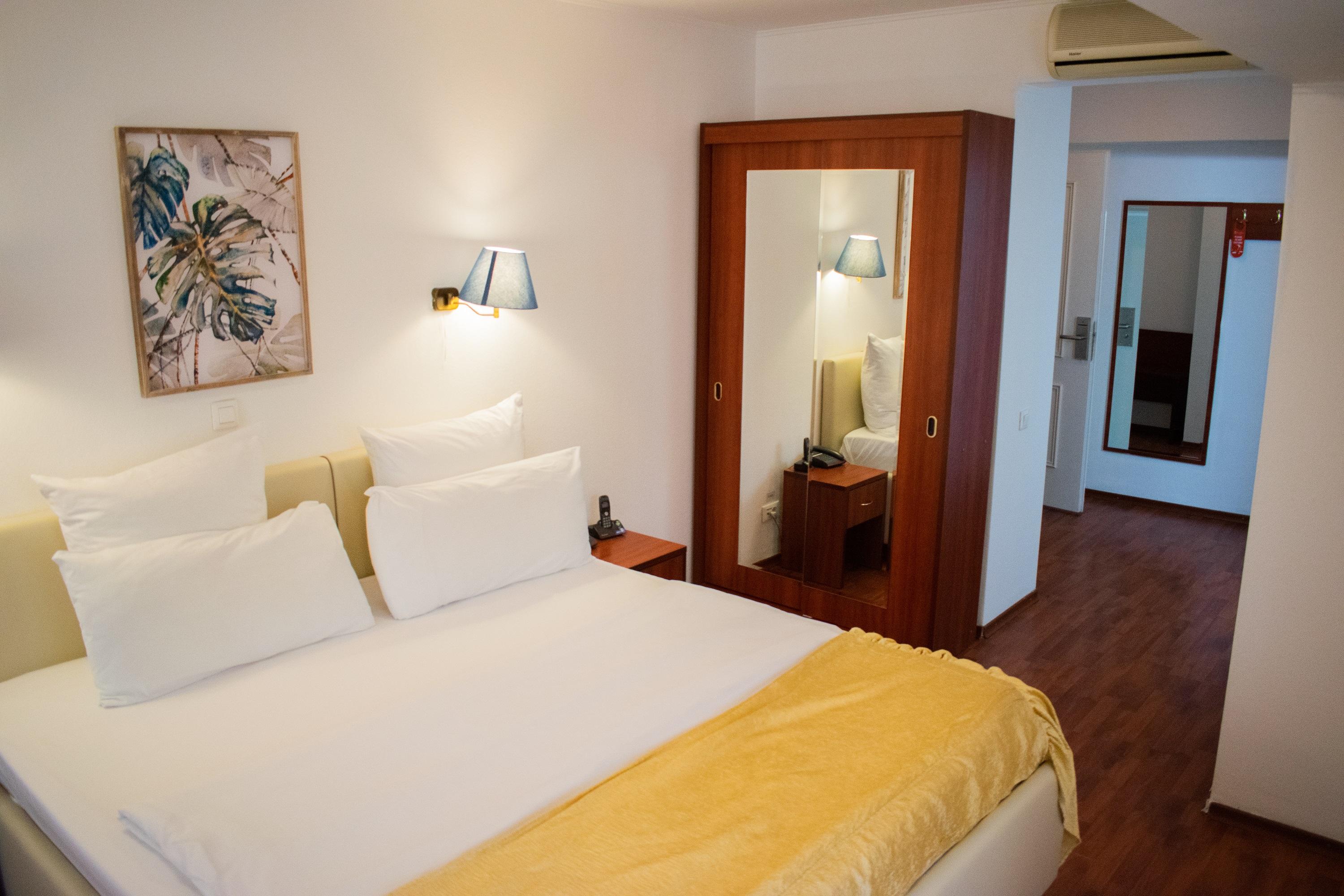 Hotel Atrium Center