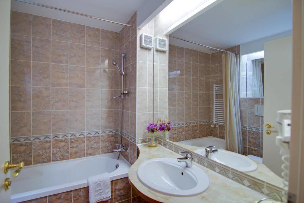 Atrium Center Hotel 4*