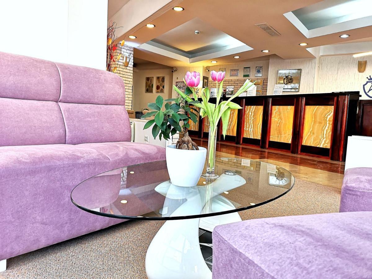 Atrium Center 4*