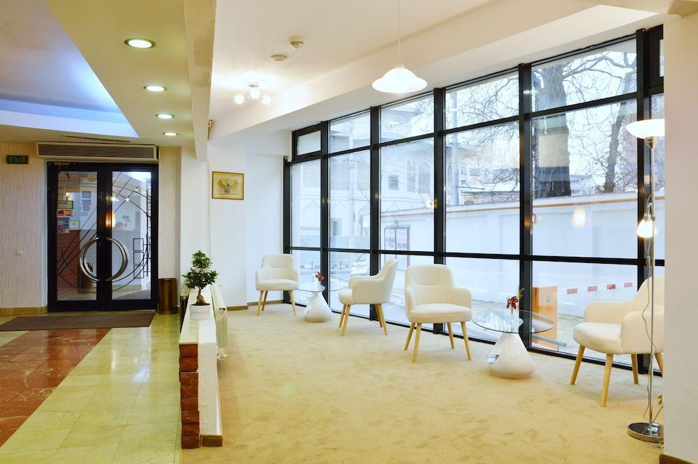 Atrium Center
