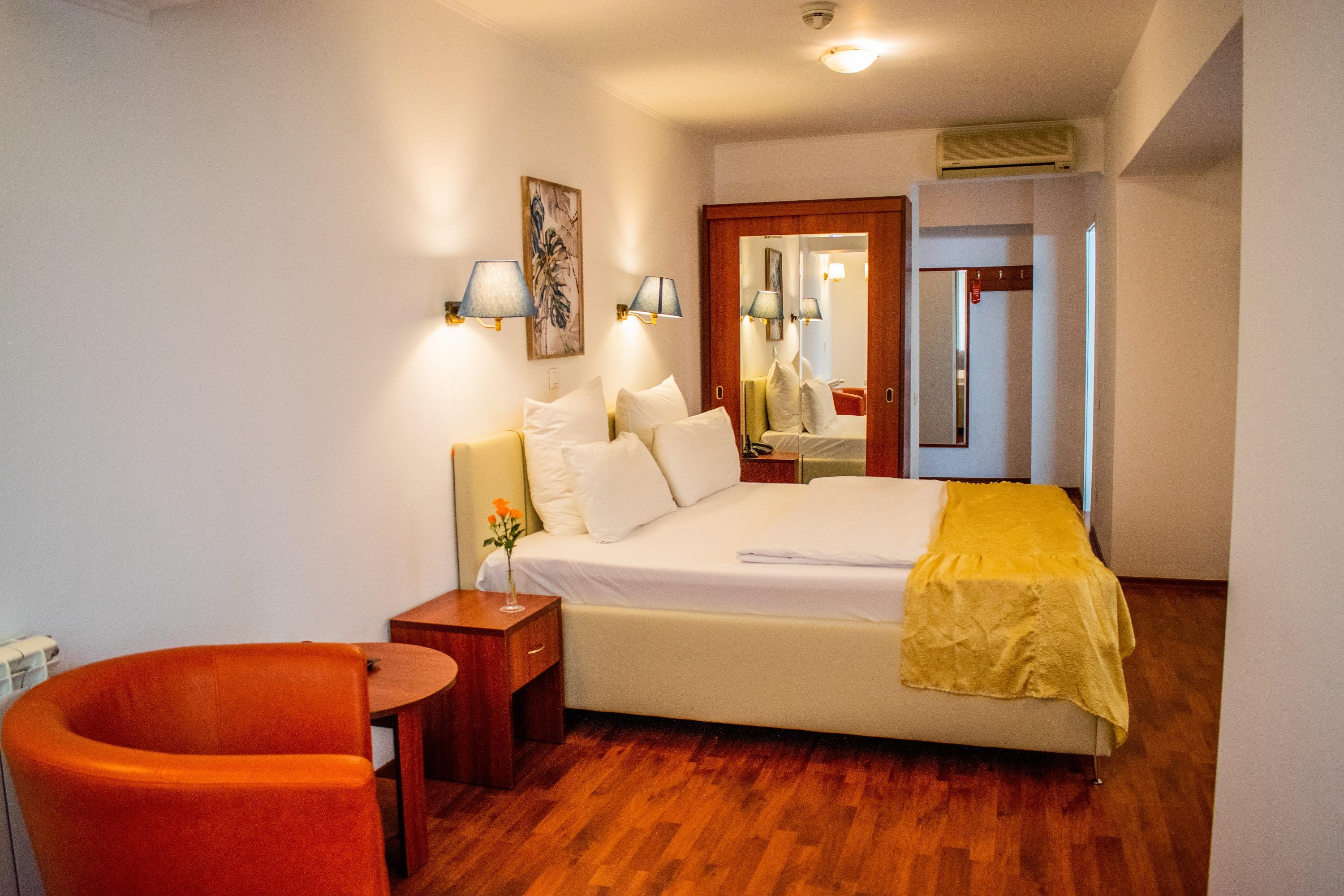 Atrium Center 4*