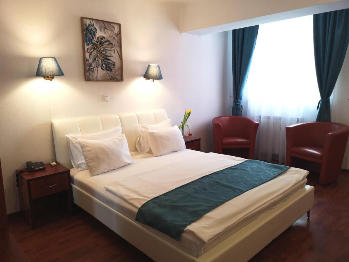 Atrium Center 4*